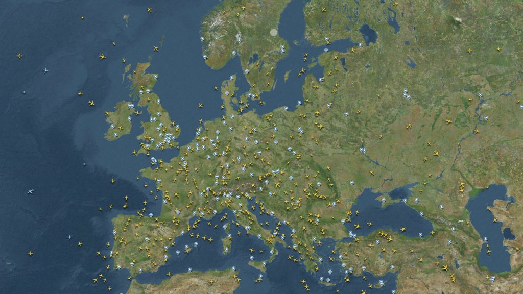 Flightradar24 Karte mit dem Flugverkehr ueber Europa