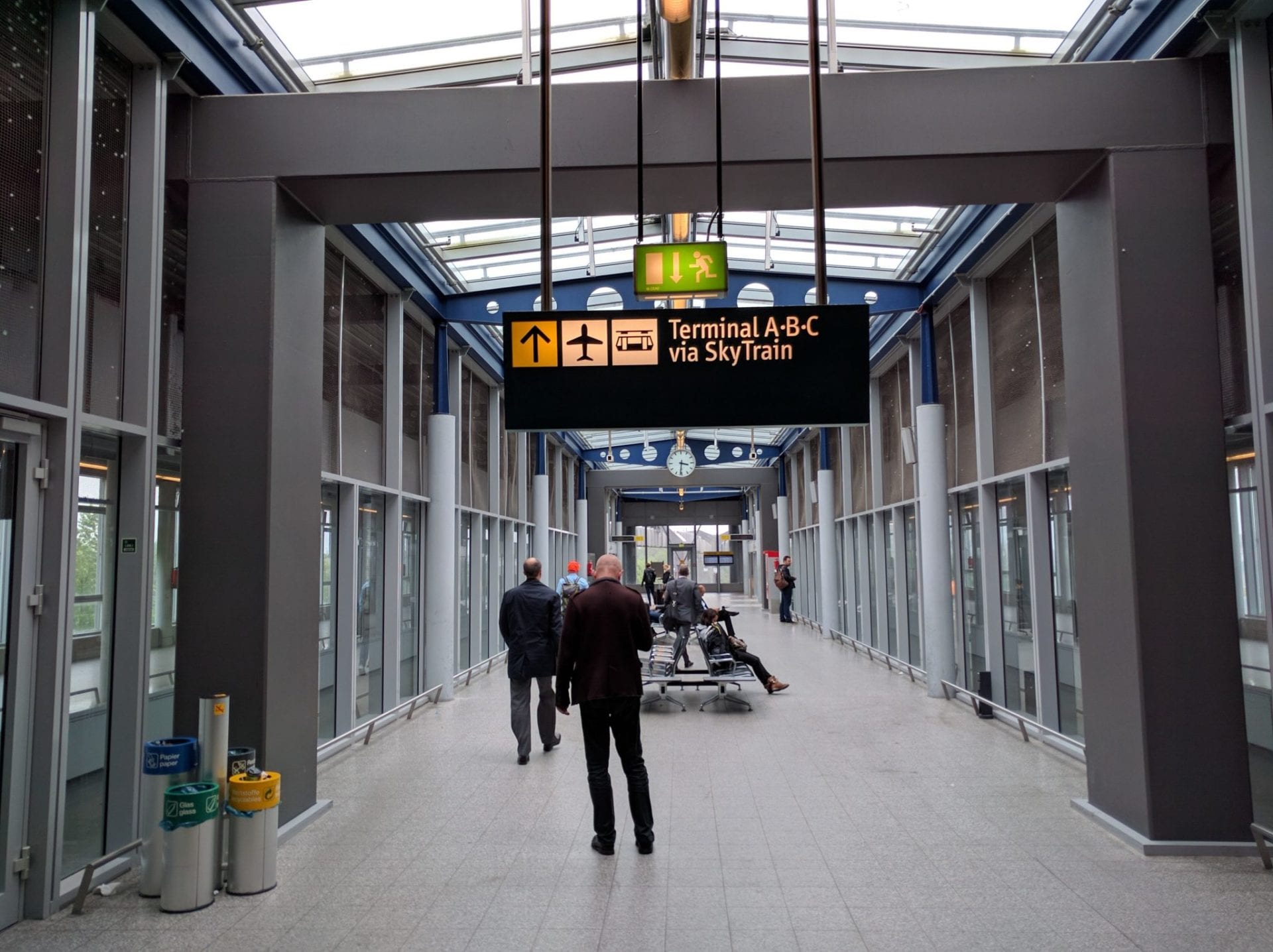 Düsseldorf Airport Guide Bahnhof