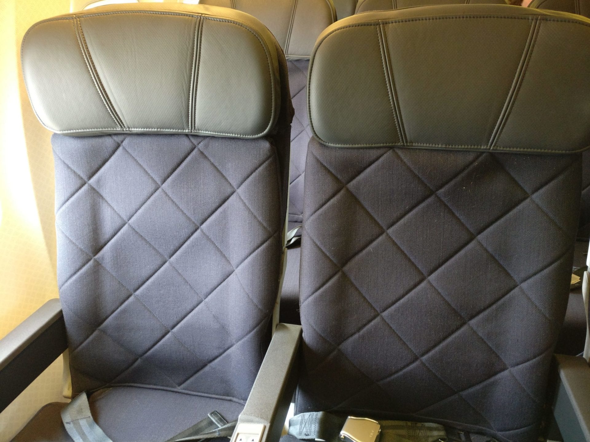 qantas-economy-class-boeing-737-seating