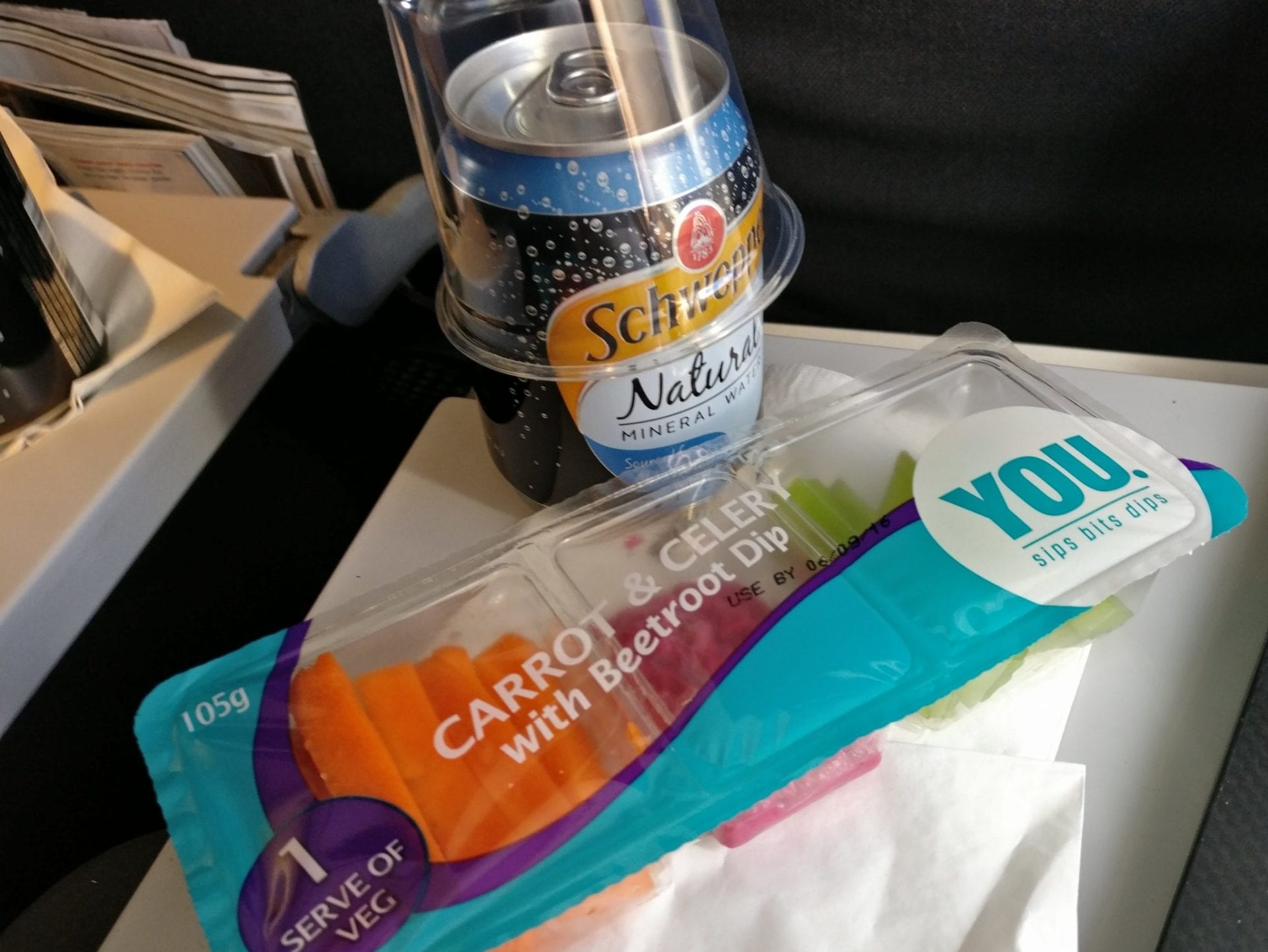 qantas-economy-class-boeing-737-snack