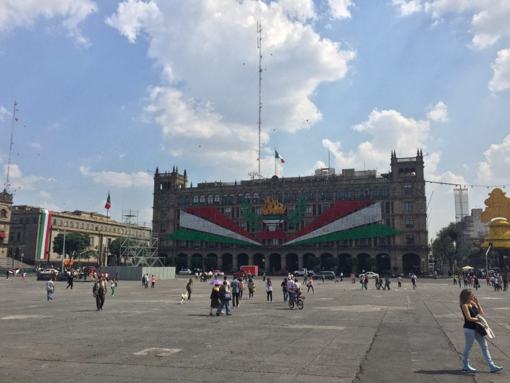 mexiko-city-platz-praesidentenpalast
