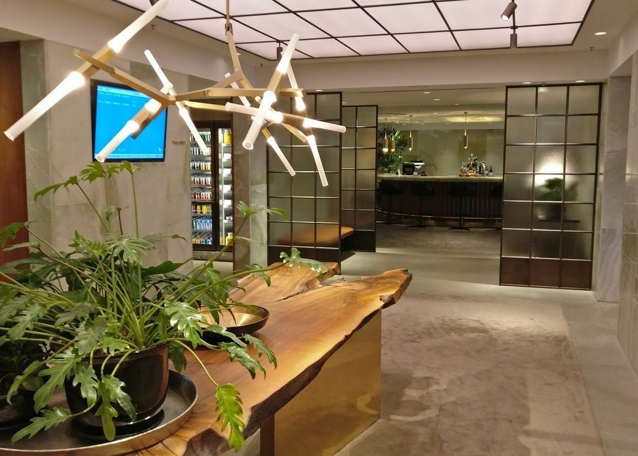 cathay pacific the pier first class lounge hong kong entrance 3