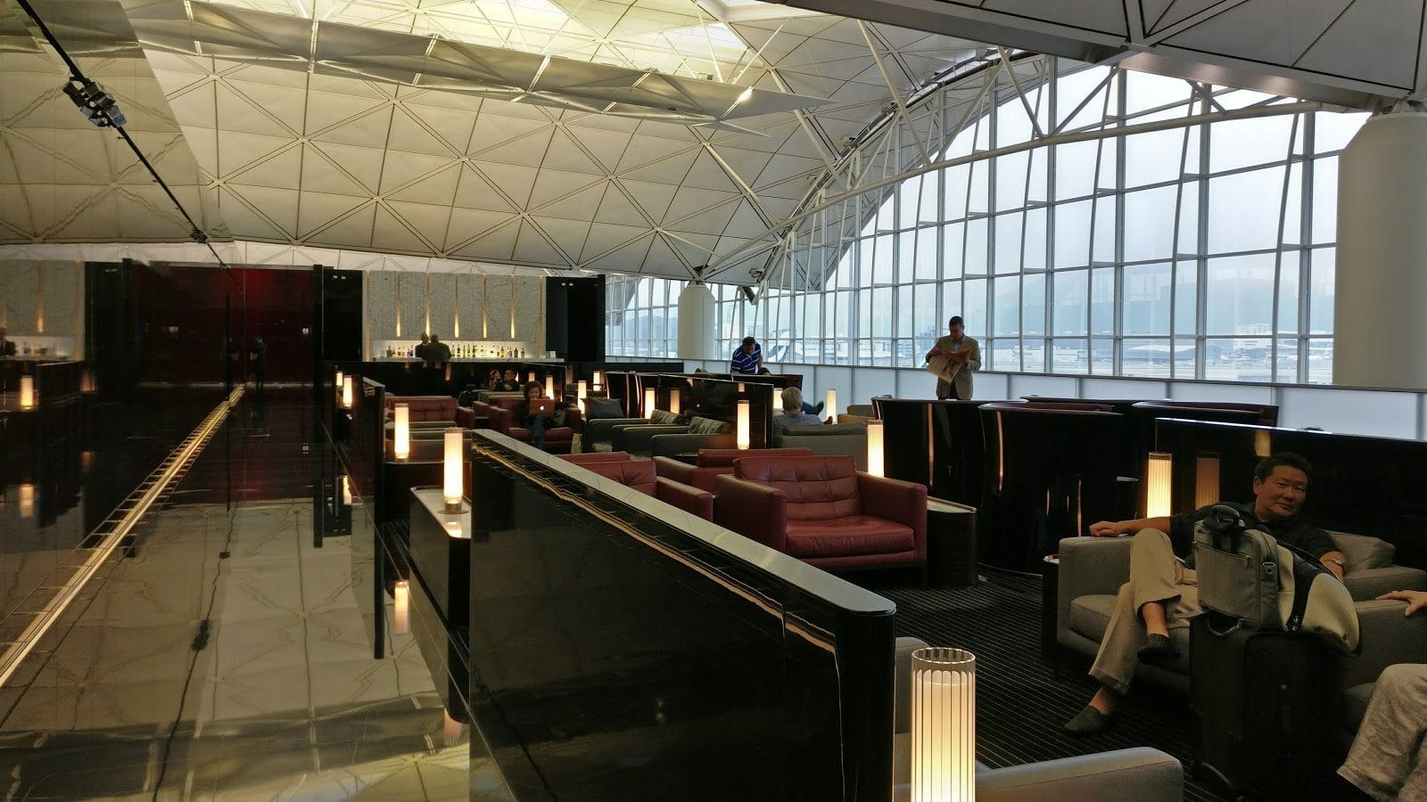 cathay pacific the wing first class lounge hong kong lounge area 4