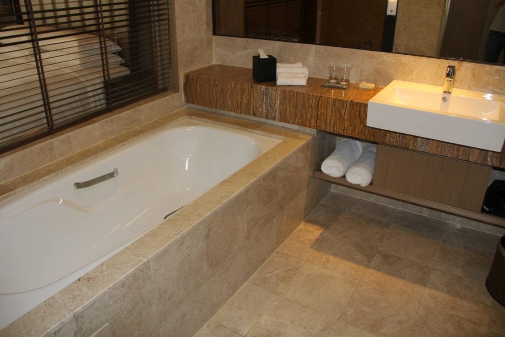 Hilton Petaling Jaya Guestroom Plus Bathroom