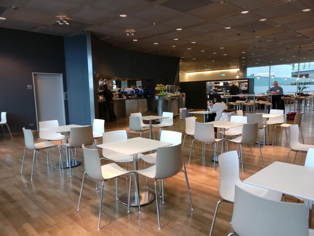 Lufthansa Business Lounge Schengen G28 München Buffet Sitze