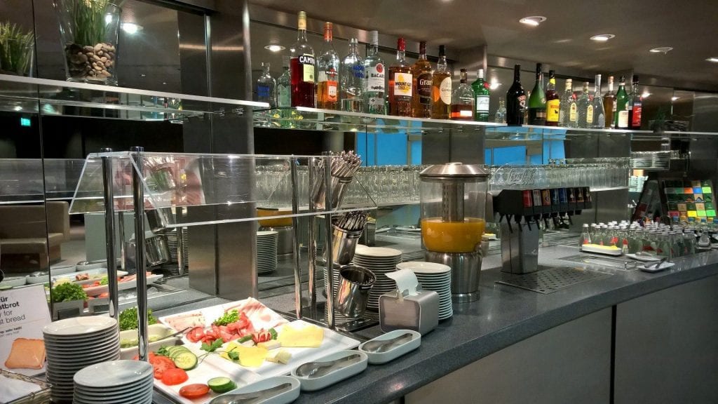 Lufthansa Senator Lounge München Schengen G28 Buffet 2