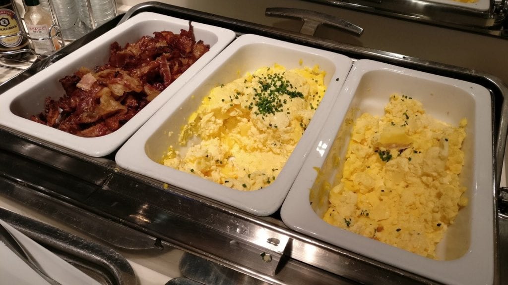 Lufthansa Senator Lounge München Schengen G28 Buffet Frühstück