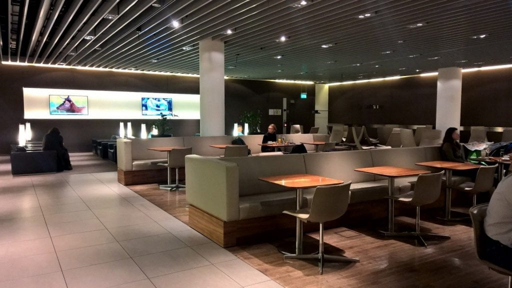 Lufthansa Senator Lounge München Schengen G24 Sitze 1