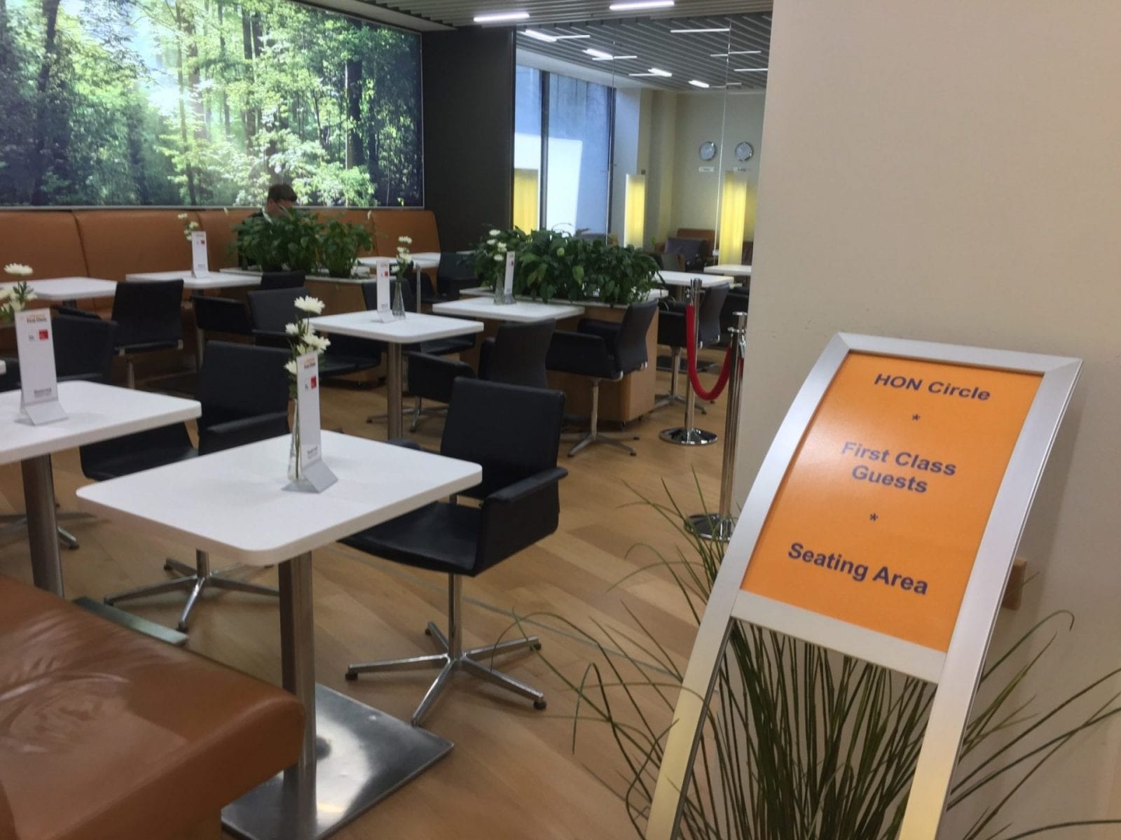 Review Lufthansa Senator Lounge New York Newark