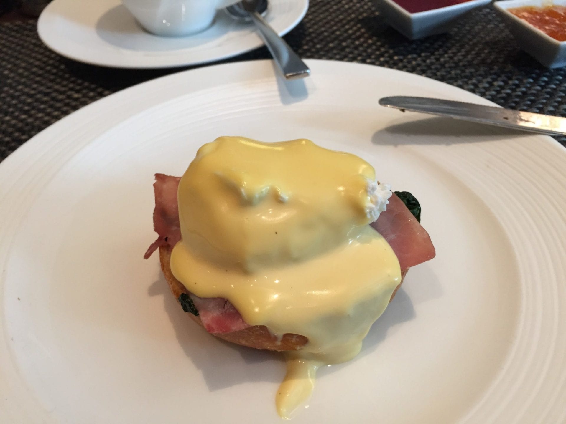 InterContinental Davos Frühstück Eggs Benedict