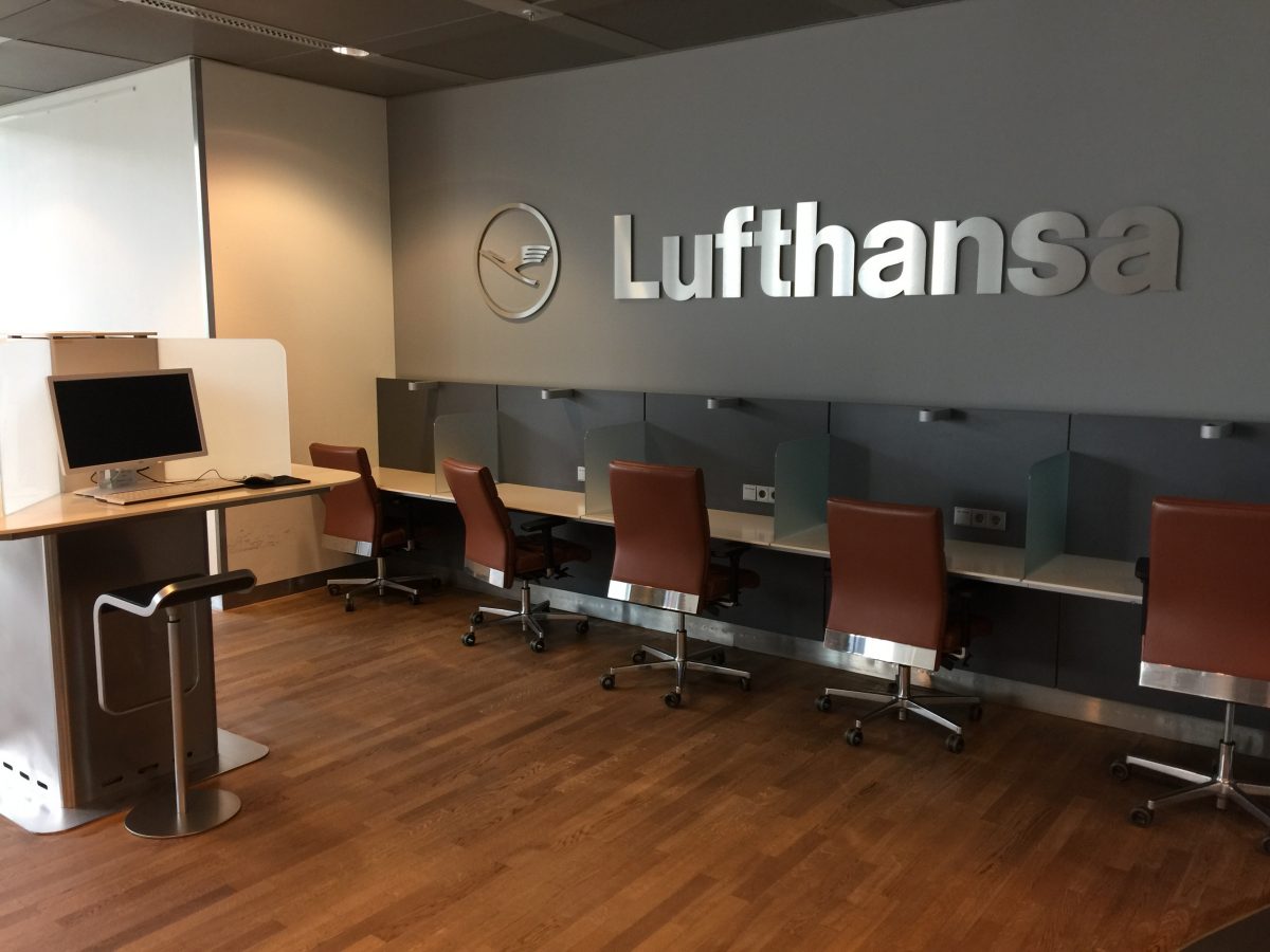 Lufthansa Business Lounge B44 Business Center 1