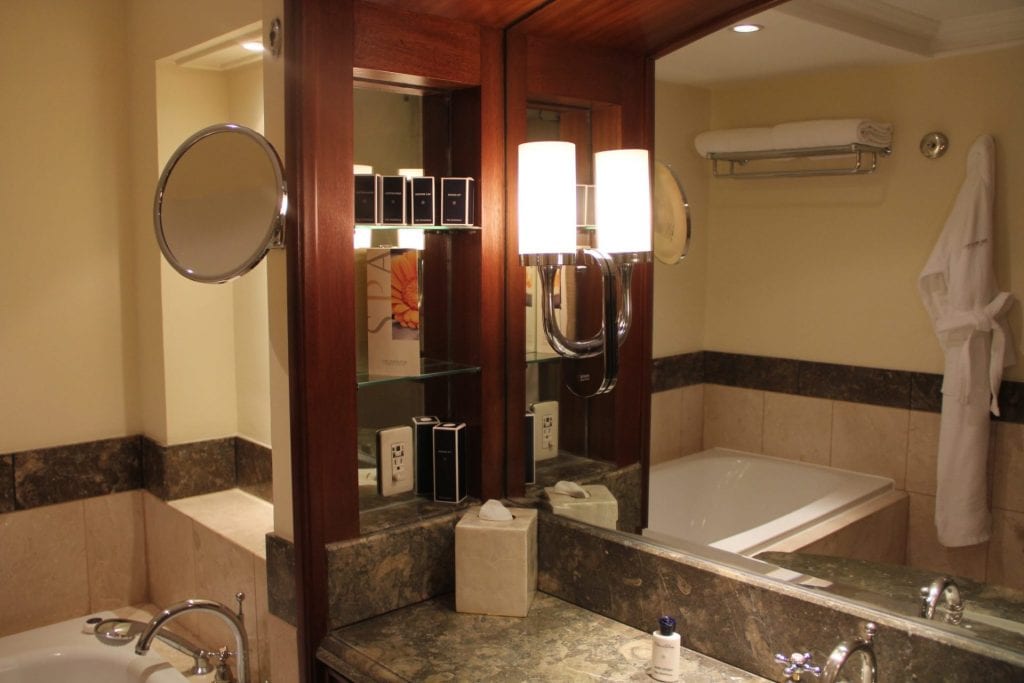 The Peninsula Manila Club Room Bathroom 4