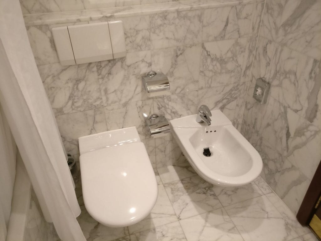 InterContinental Prague Junior Suite Bathroom 2
