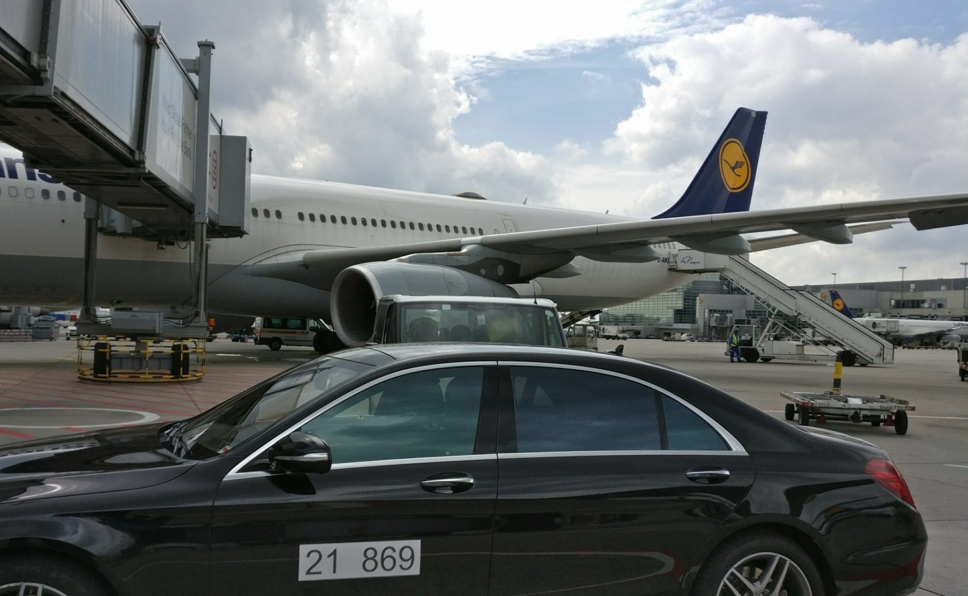 Lufthansa First Class Limousinenservie mit S-Klasse