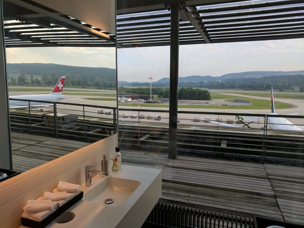 Swiss First Class Lounge Zürich E Badezimmer