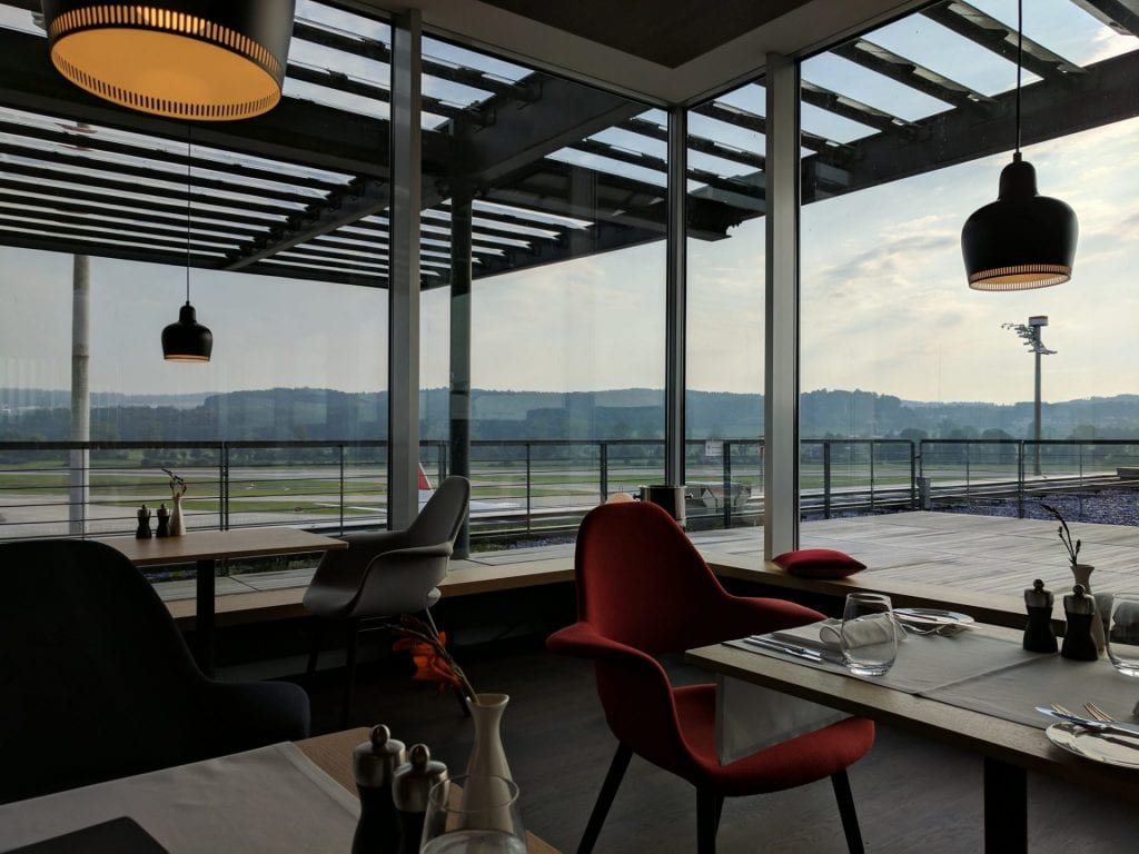 Swiss First Class Lounge Zürich E Essbereich