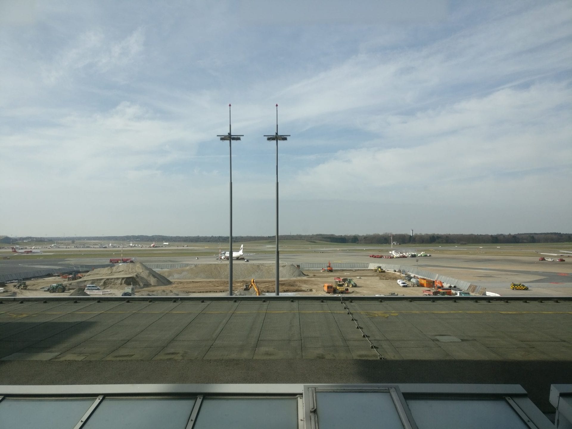 hamburg airport lounge view