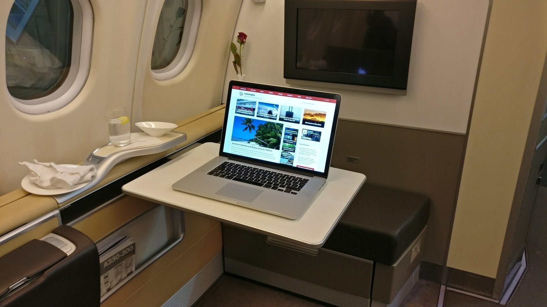 reisetopia Laptop Lufthansa First Class 2