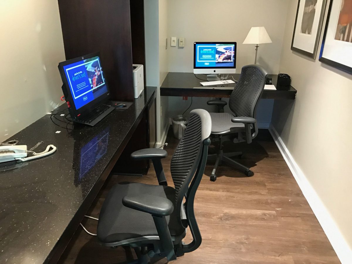 Hilton Atlanta Airport Executive Lounge Business Corner