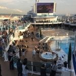 Kreuzfahrtschiff Majestic Princess Pooldeck mit Video Screen