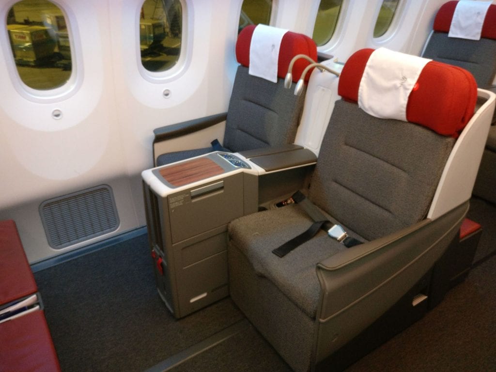 LATAM Business Class Boeing 787 9 Seat 6