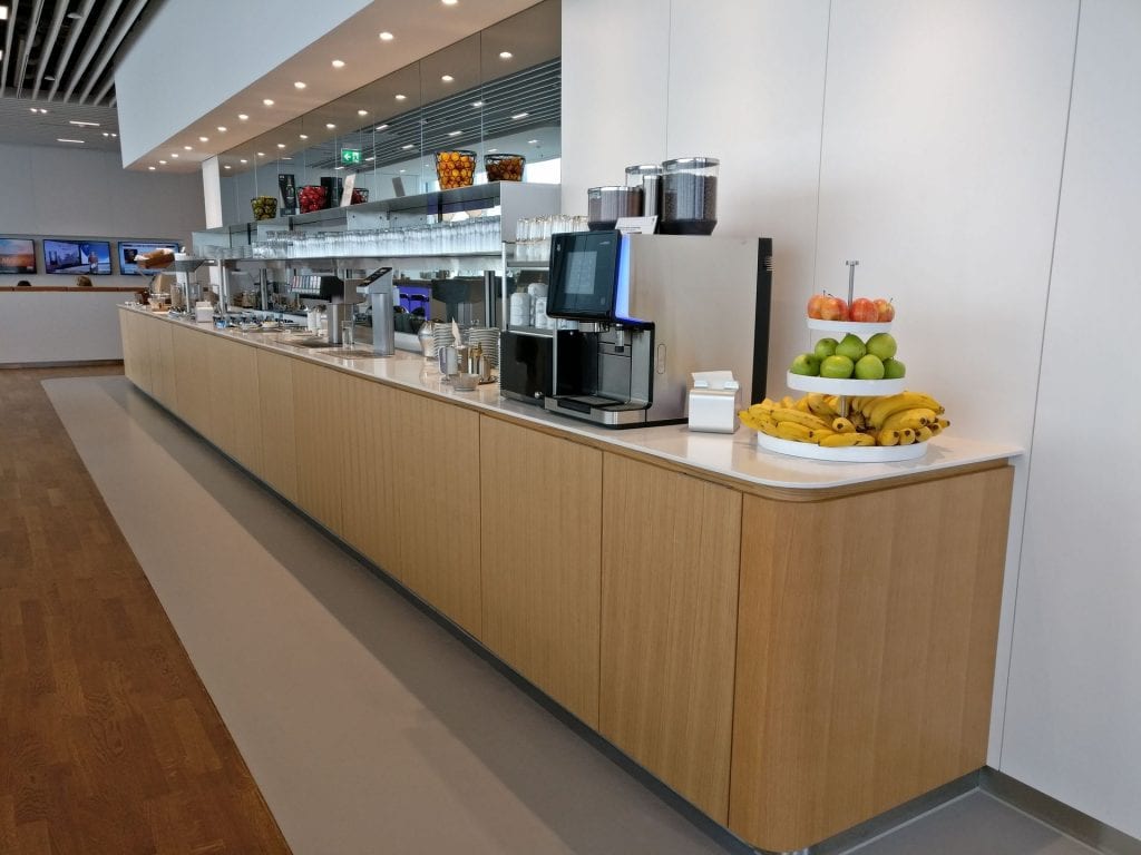 Lufthansa Business Lounge München L11 Buffet 2