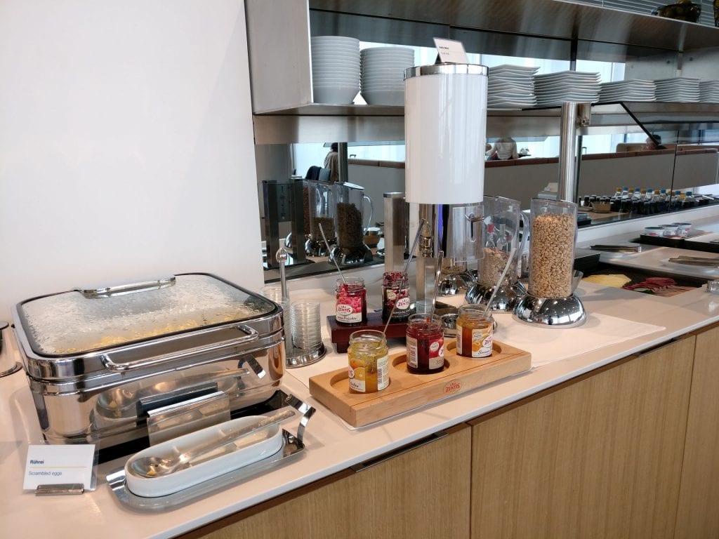 Lufthansa Business Lounge München L11 Buffet 4