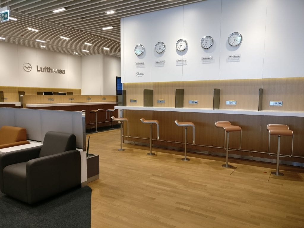 Lufthansa Business Lounge München L11 Seating 5