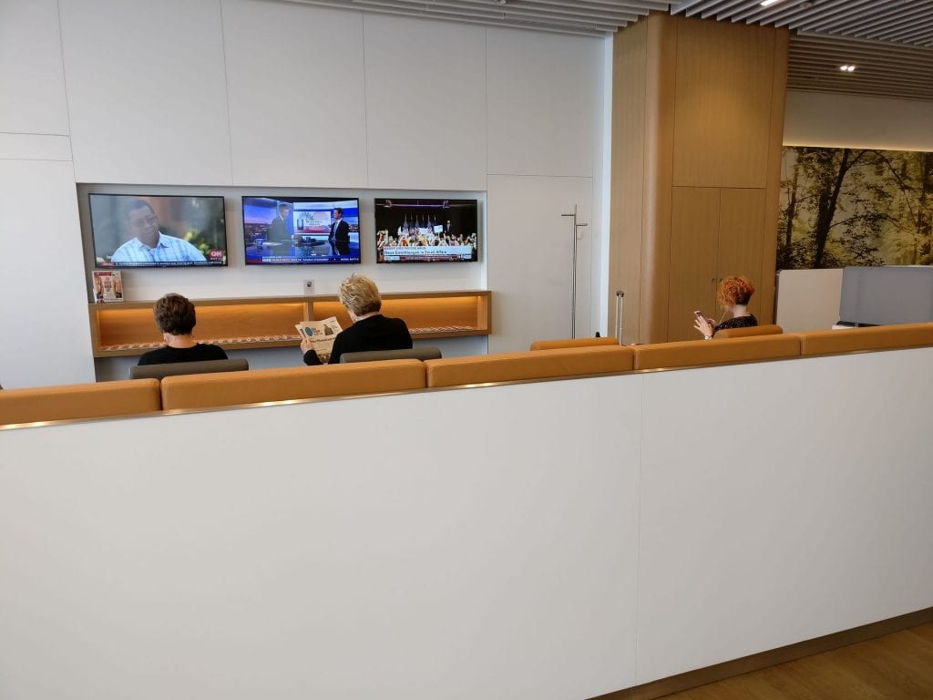 Lufthansa Business Lounge München L11 Seating 6