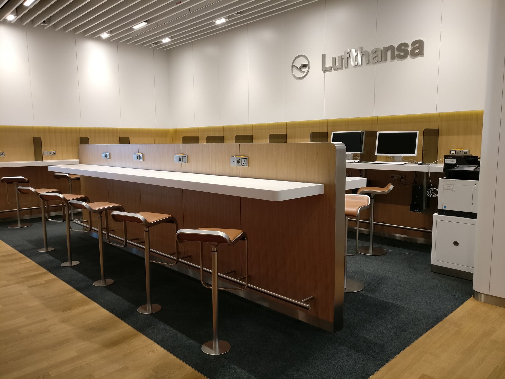 Lufthansa Business Lounge München L11 Seating