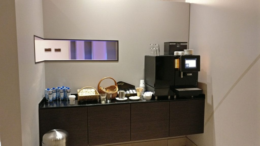 Radisson Blu Hamburg Airport Grab and Go Frühstück Kaffeemaschine