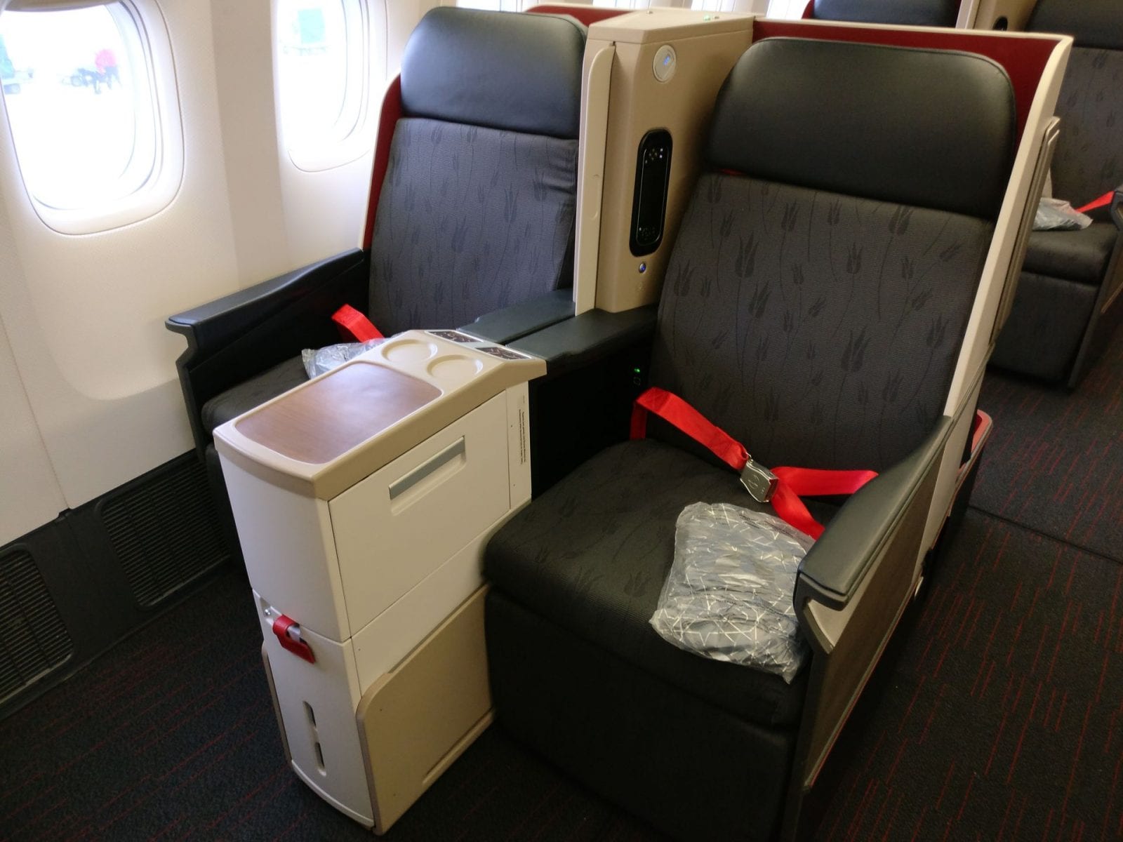 Turkish airlines бизнес класс. Turkish Airlines Business class 777 300. Боинг 777 Туркиш Эйрлайнс бизнес класс. 777-300er Turkish Airlines бизнес класс. Боинг 777 Turkish Airlines бизнес.