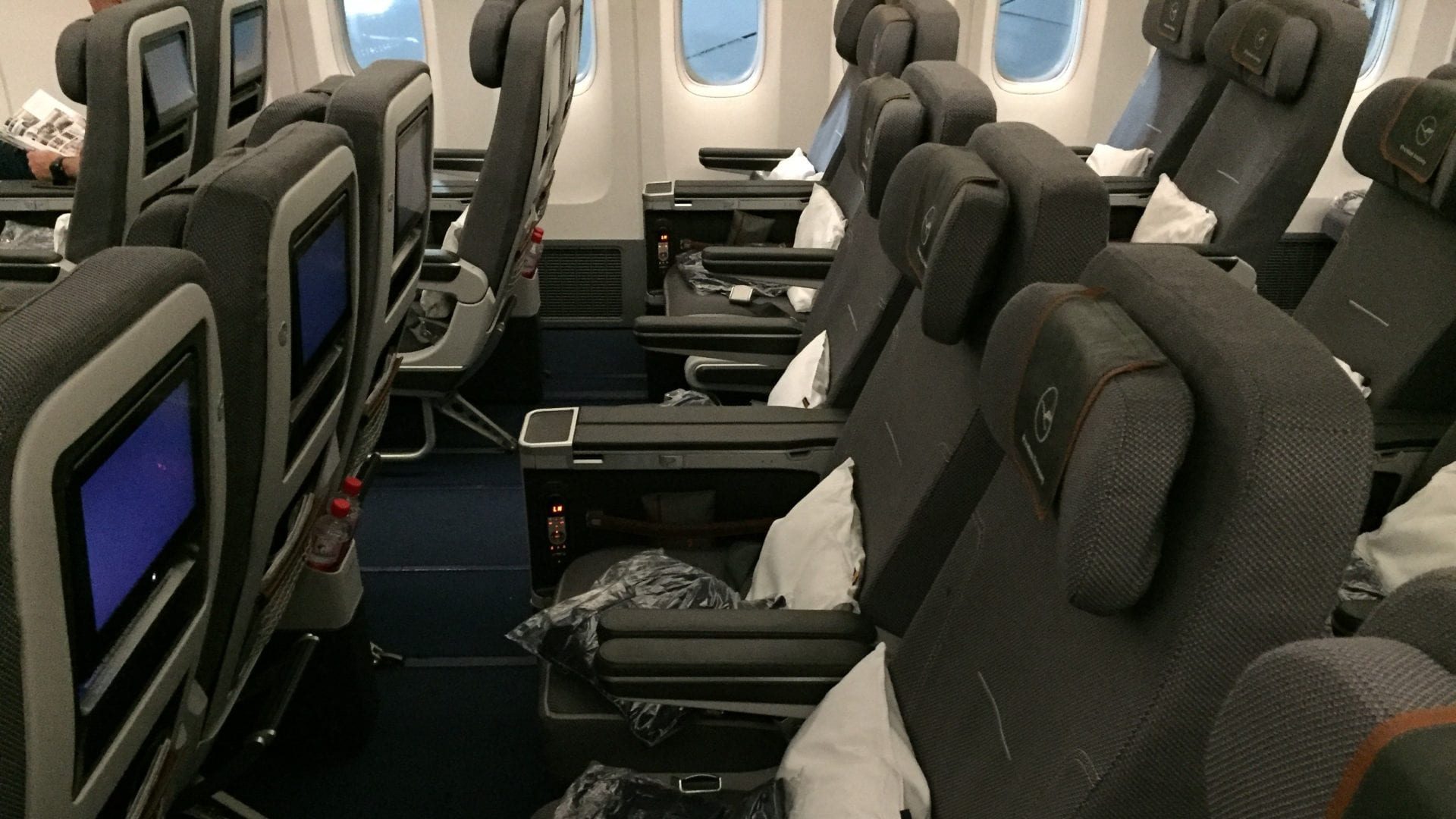 Lufthansa Premium Economy Class Boeing 747 Sitz (4)
