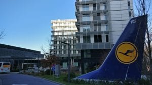 Tagungshotel Lufthansa Seeheim Eingang Heckflosse