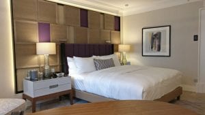 The Ritz Carlton Berlin Bett Zimmer