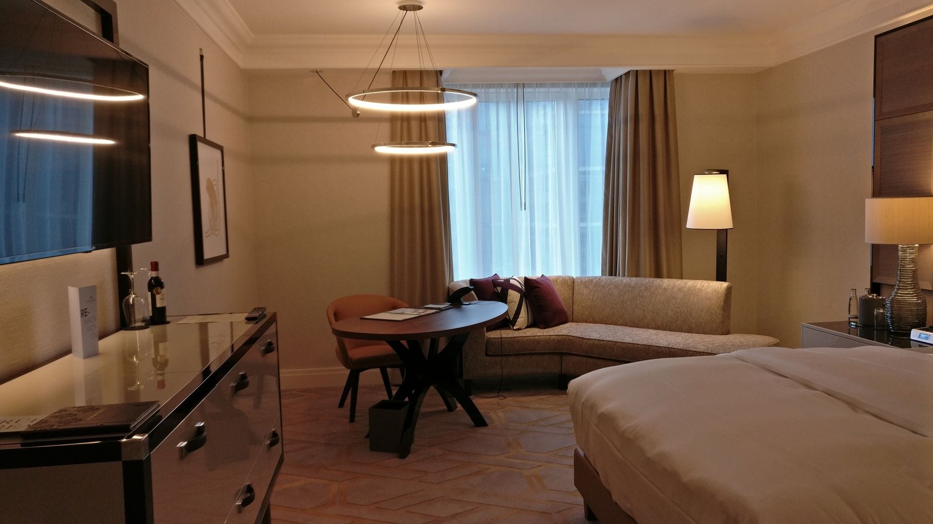 The Ritz Carlton Berlin Deluxe Zimmer
