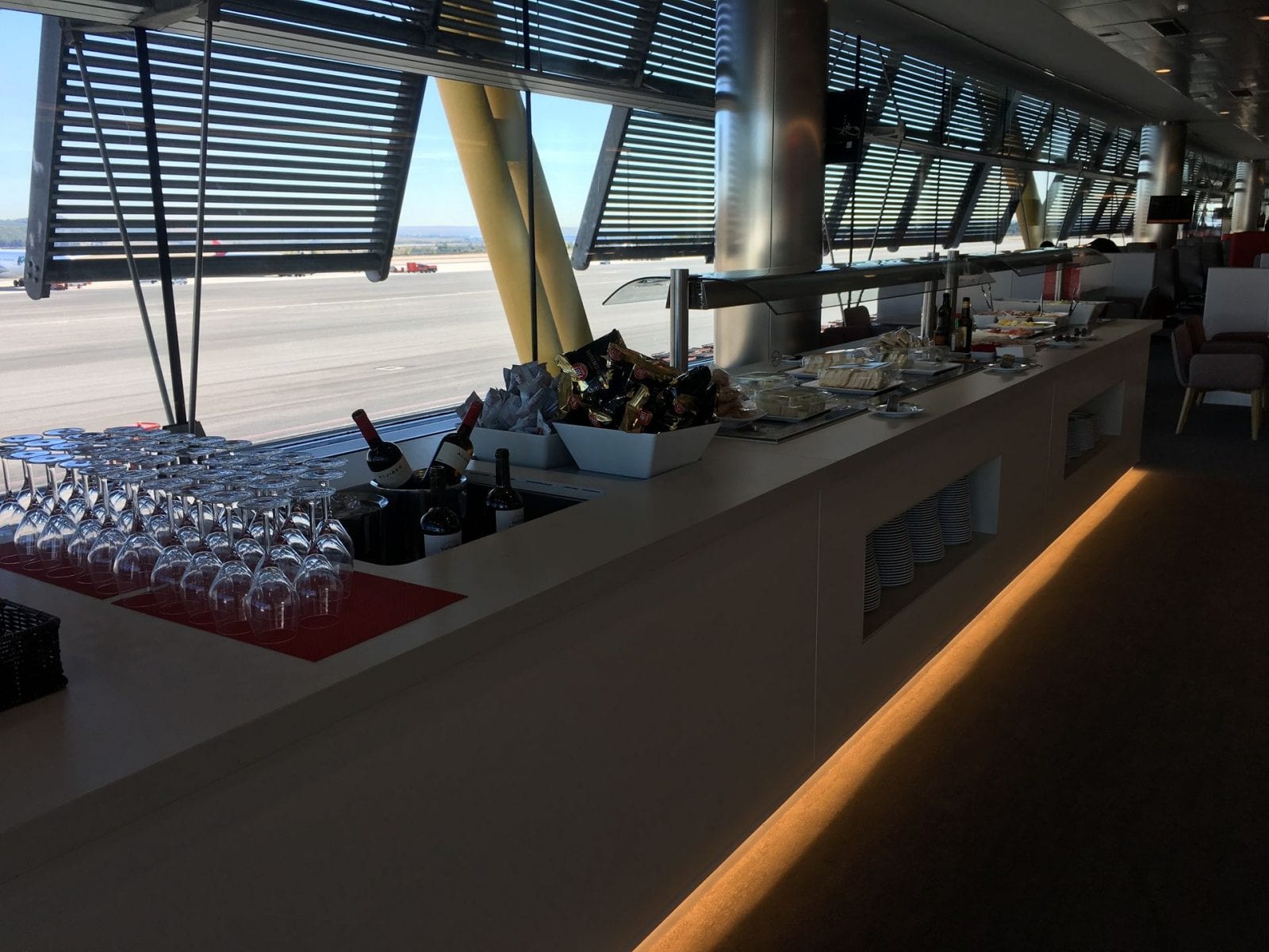 Review Iberia Lounge Madrid Terminal 4S reisetopia