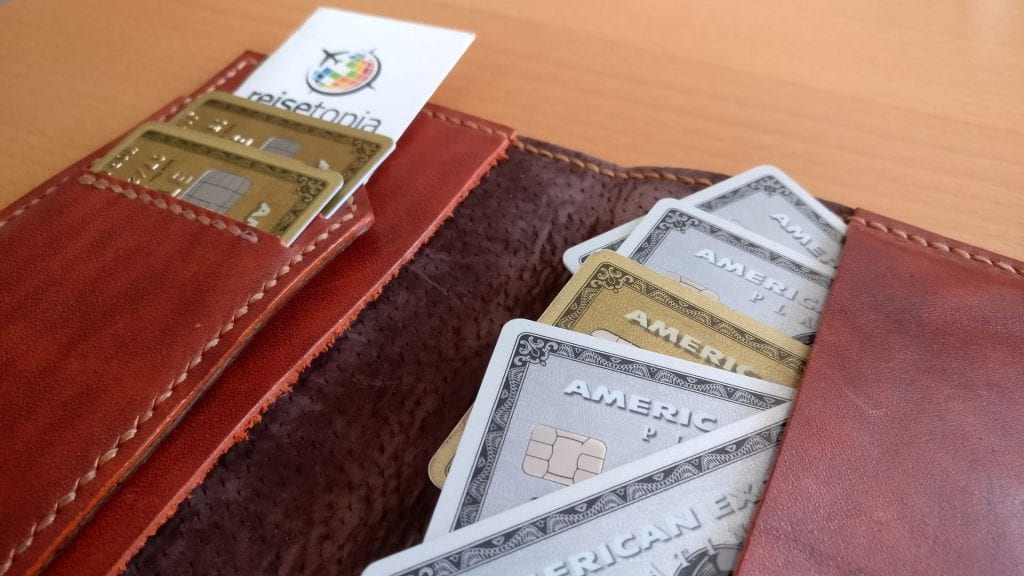 American Express Platin und Gold Kreditkarten in einem Portemonnaie