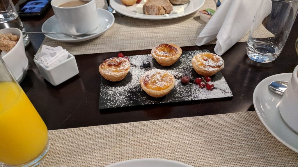 InterContinental Porto Frühstück Eiertörtchen Ambassador