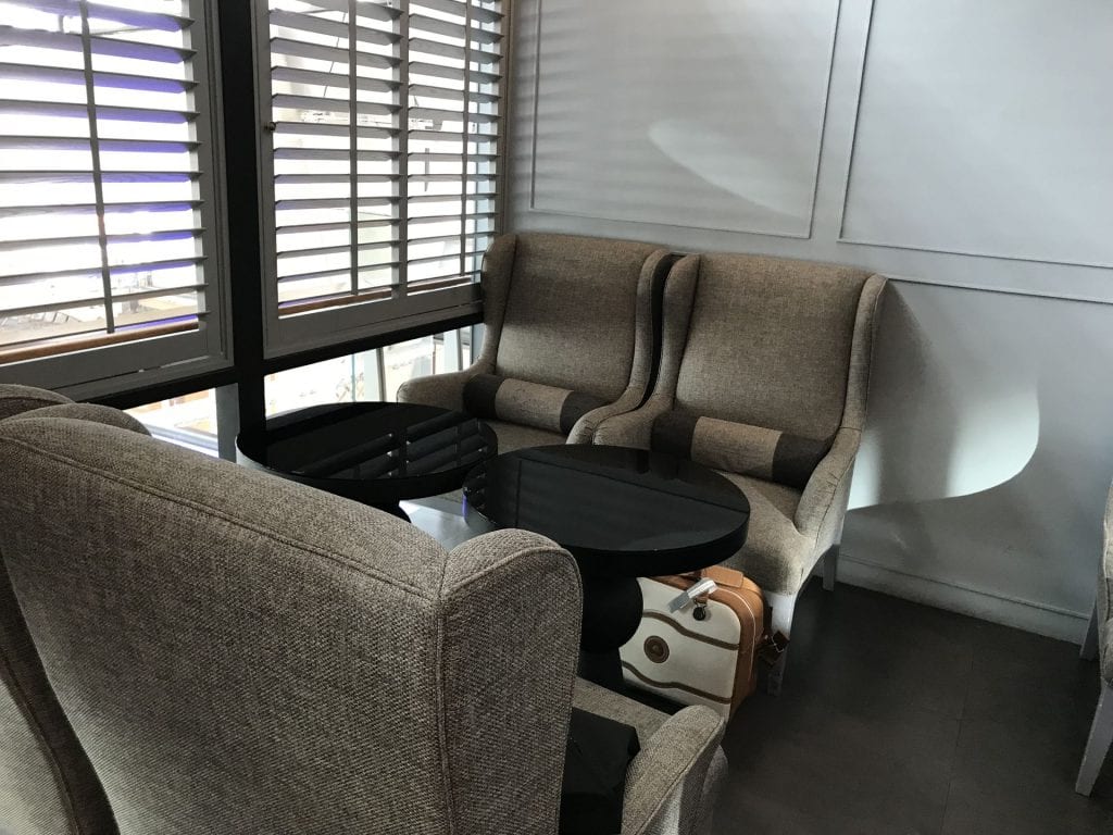The Coral First Class Lounge Phuket Sitzmöglichkeiten 1