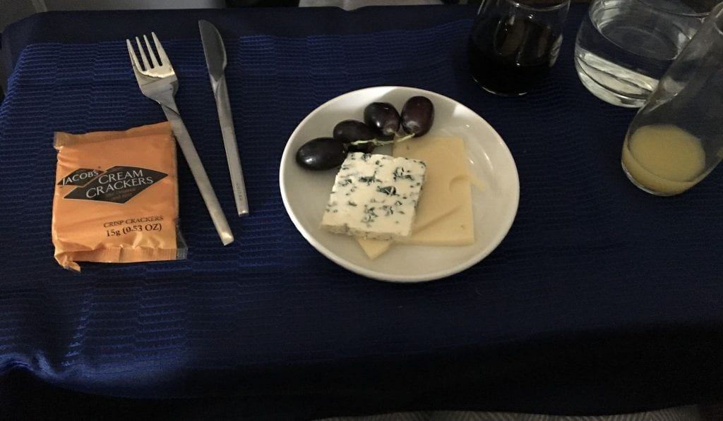 United Polaris Business Class Boeing 767 Essen Käse