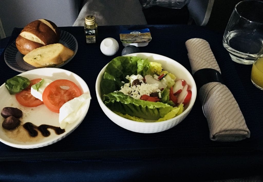 United Polaris Business Class Boeing 767 Essen Vorspeise Salat