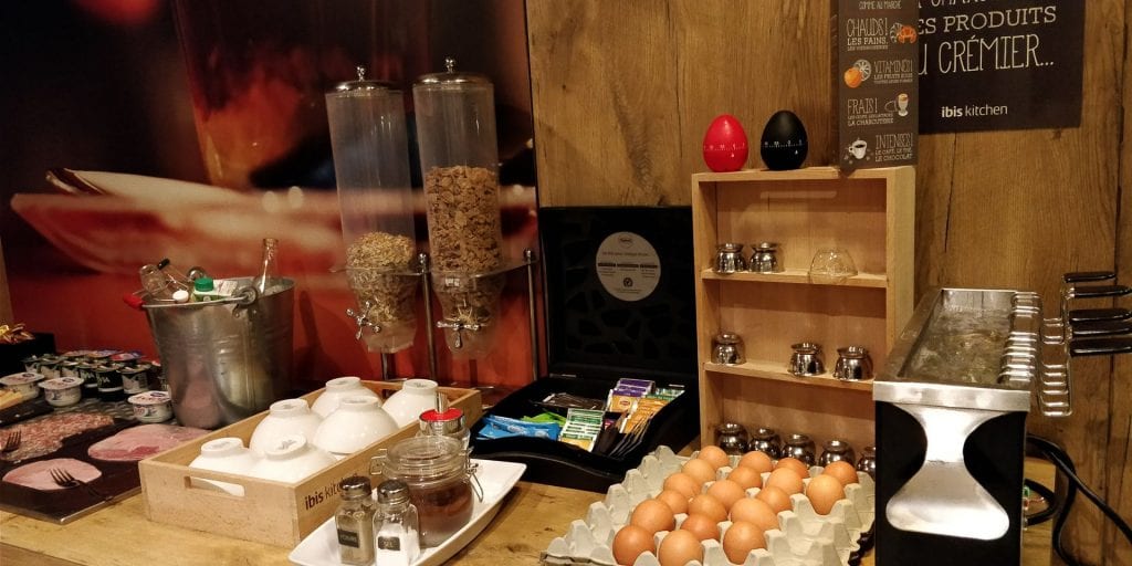 ibis Paris Levallois Perret Frühstück Eier Müsli