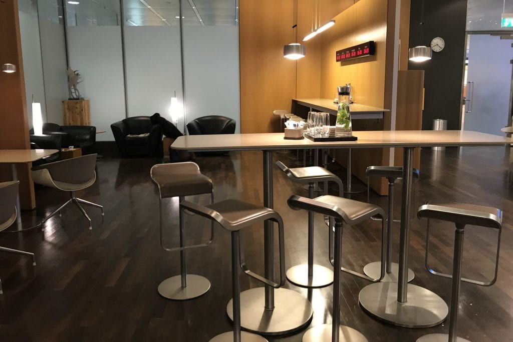 Lufthansa senator Café München sitzgelegenheiten