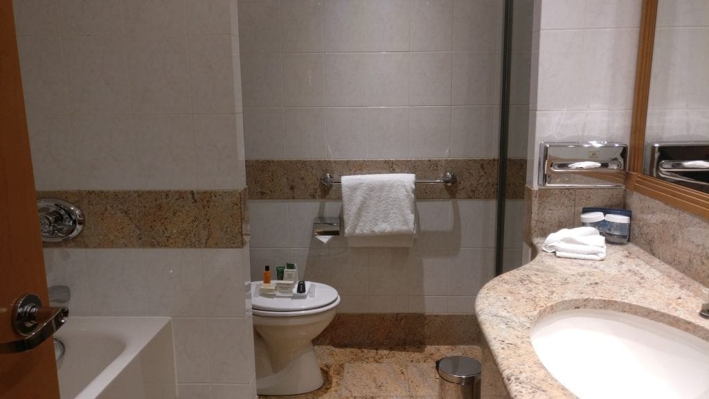Hilton Paris Charles de Gaulle Executive Plus Room Bathroom