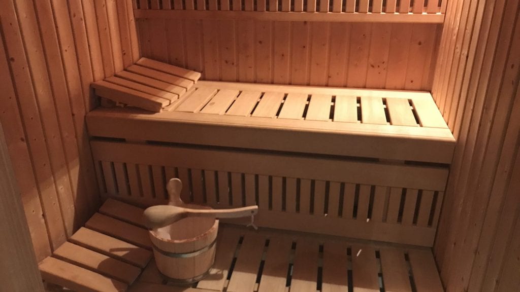hilton garden inn stuttgart queen junior suite sauna