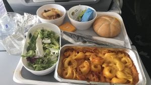 lufthansa economy class langstrecke airbus a330 mittagessen 1