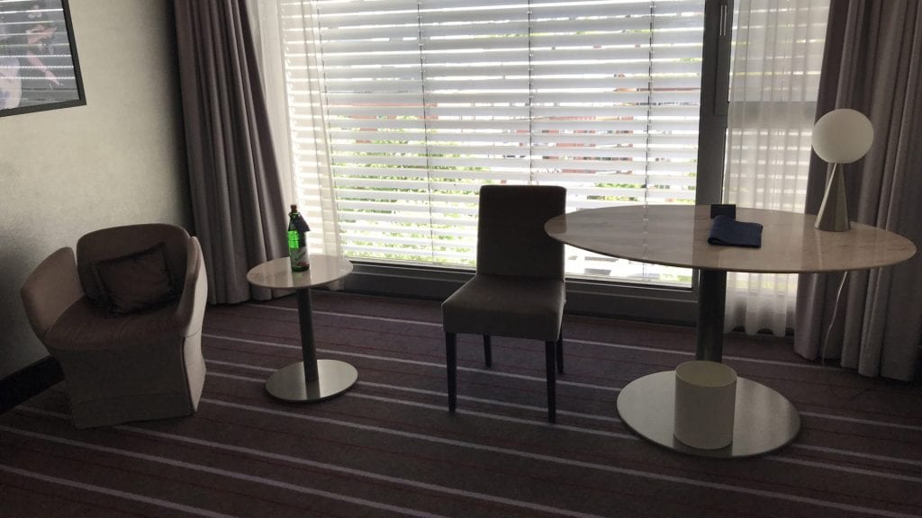 radisson blu düsseldorf media harbour sessel schreibtisch