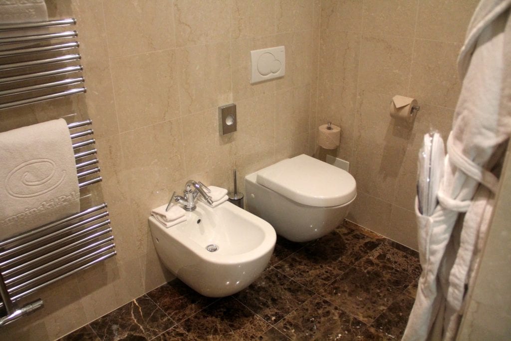 Kempinski Palace Portoroz Deluxe Room Bathroom 4