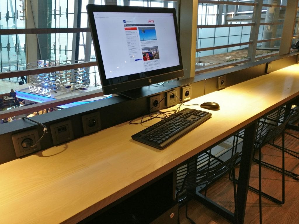 SAS Business Lounge Oslo Computer